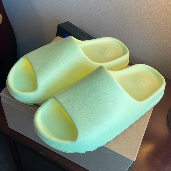 Yezzy Slide Glow Green size 10 (men) - Picture 2 of 6